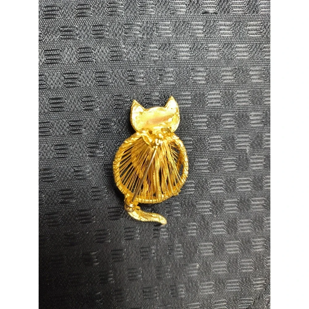 Retro Vintage Gold Tone Spaghetti Wrapped Wire Kitty Cat Brooch Lapel Pin Monet?